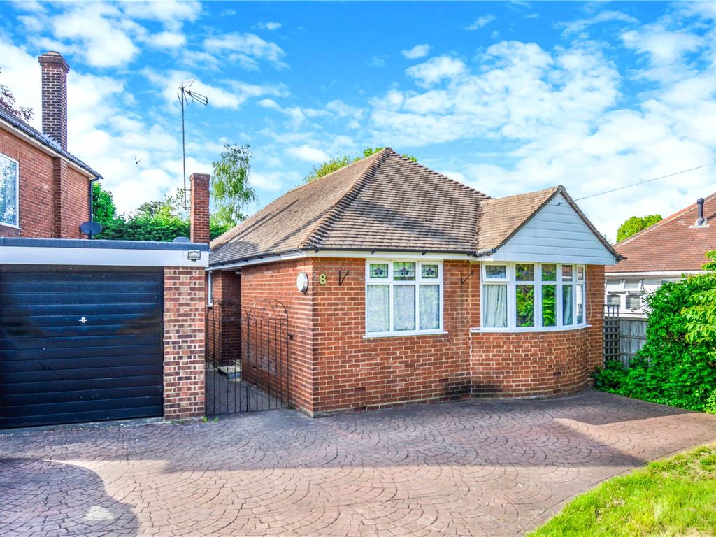 2 bed bungalow for sale in Hunter Avenue, Shenfield, Brentwood, Essex