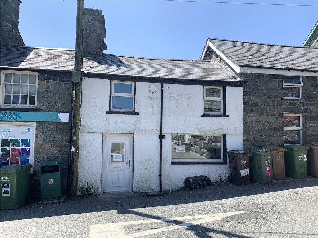 Terraced house for sale in Trawsfynydd, Blaenau Ffestiniog, Gwynedd