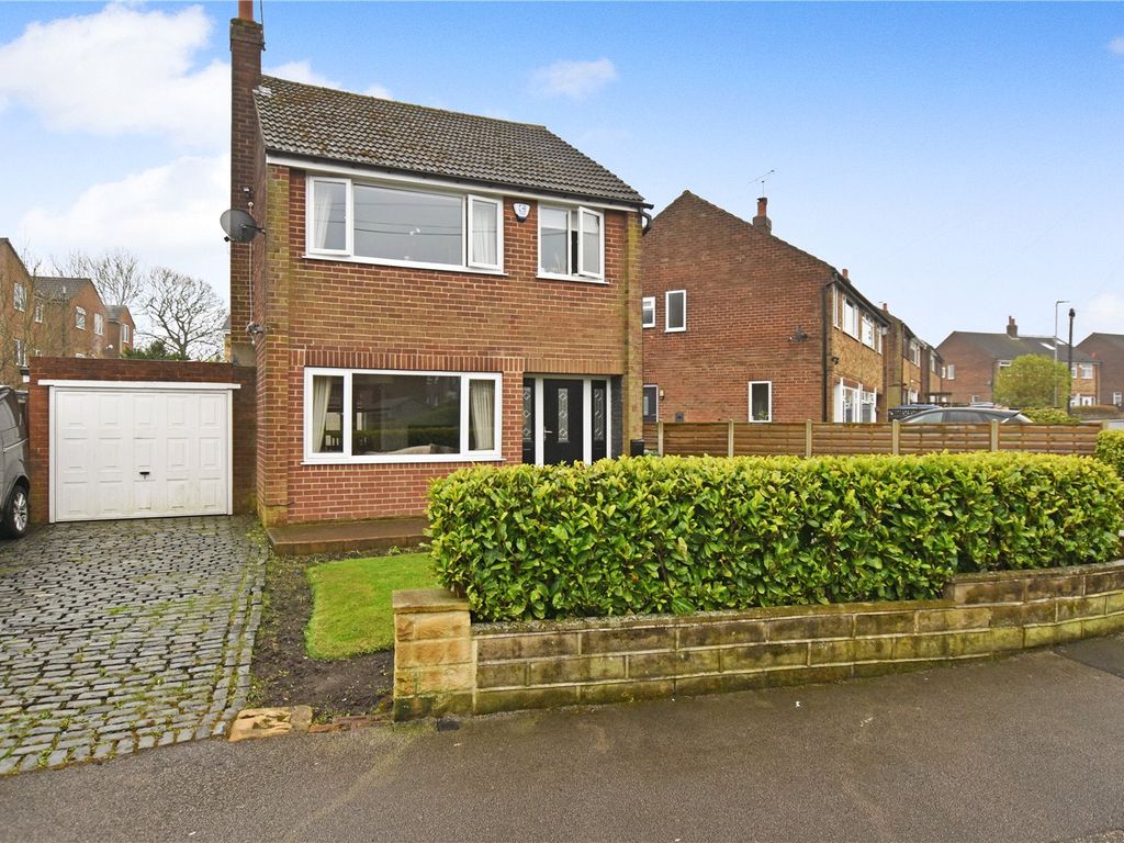 3 bed detached house for sale in Reedsdale Gardens, Gildersome, Morley
