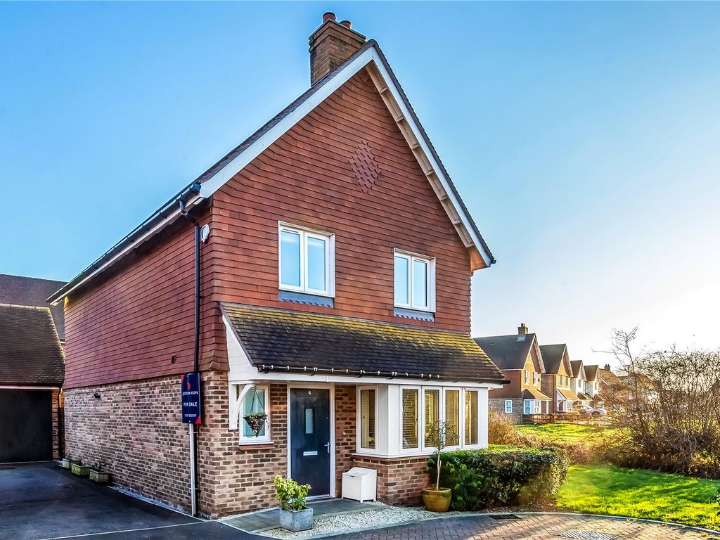 4 bed detached house for sale in Day Close, Horley, Surrey RH6, £