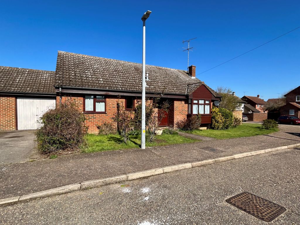 3 bed bungalow to rent in Churchfields Drive, Steeple Bumpstead