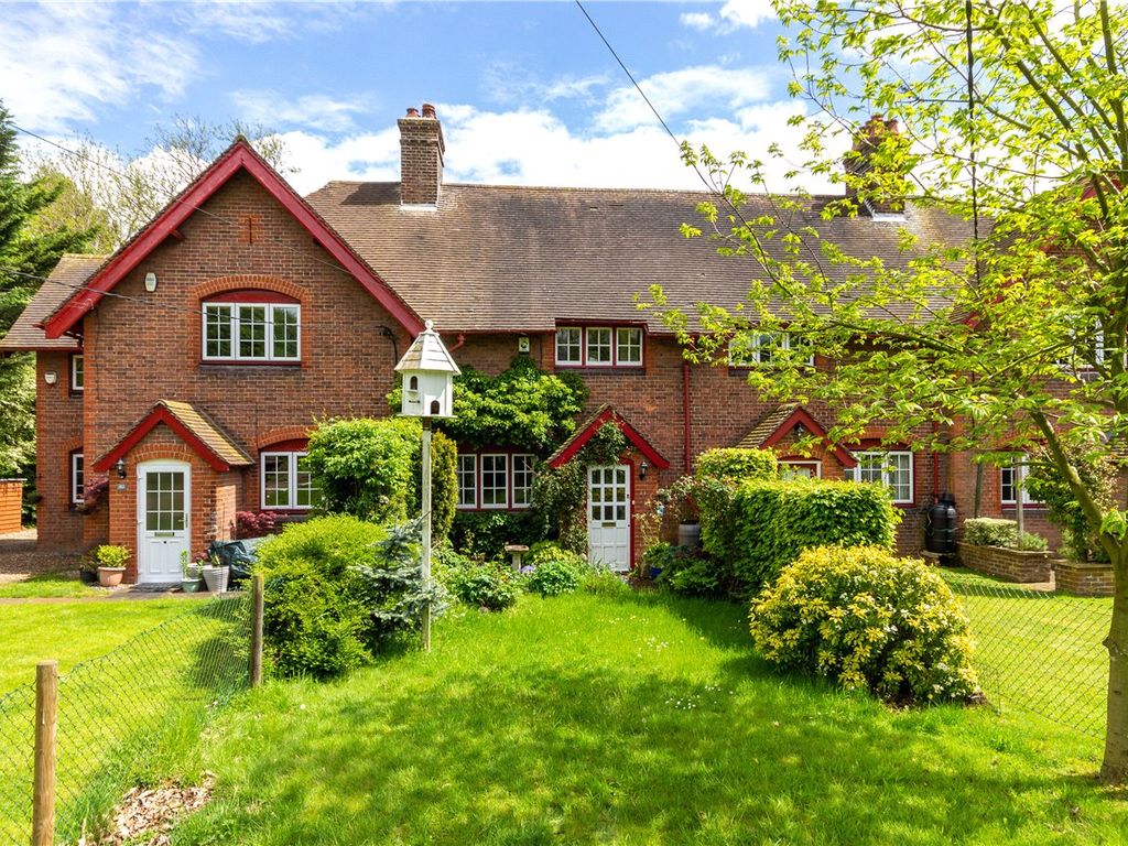 6 bed terraced house for sale in Pepperstock, Luton, Bedfordshire LU1