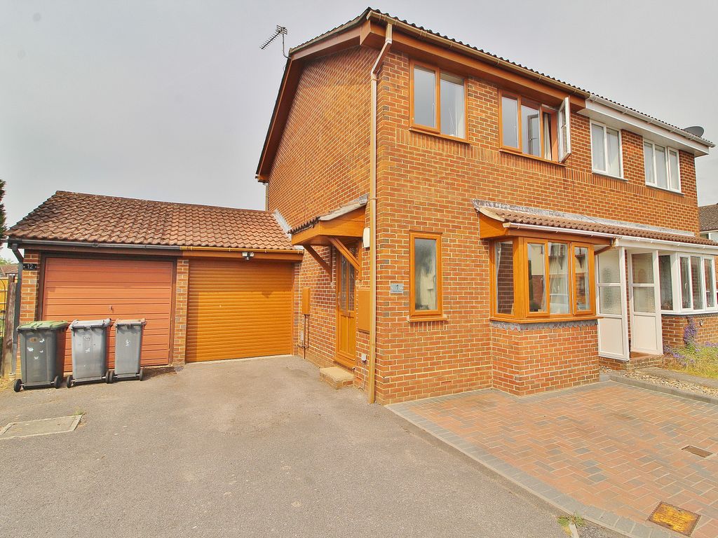 3 bed semidetached house for sale in Shire Close, Waterlooville PO7