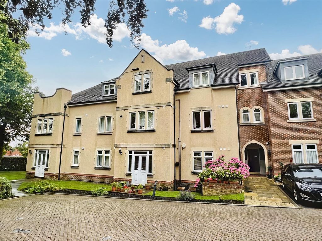 2 bed flat for sale in Grove Lane, Hale, Altrincham WA15, £250,000 Zoopla
