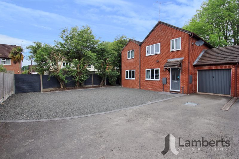 4 bed link detached house for sale in Foxcote Close, Winyates East