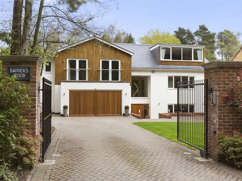 6 bed detached house for sale in Heath Ride, Finchampstead, Wokingham