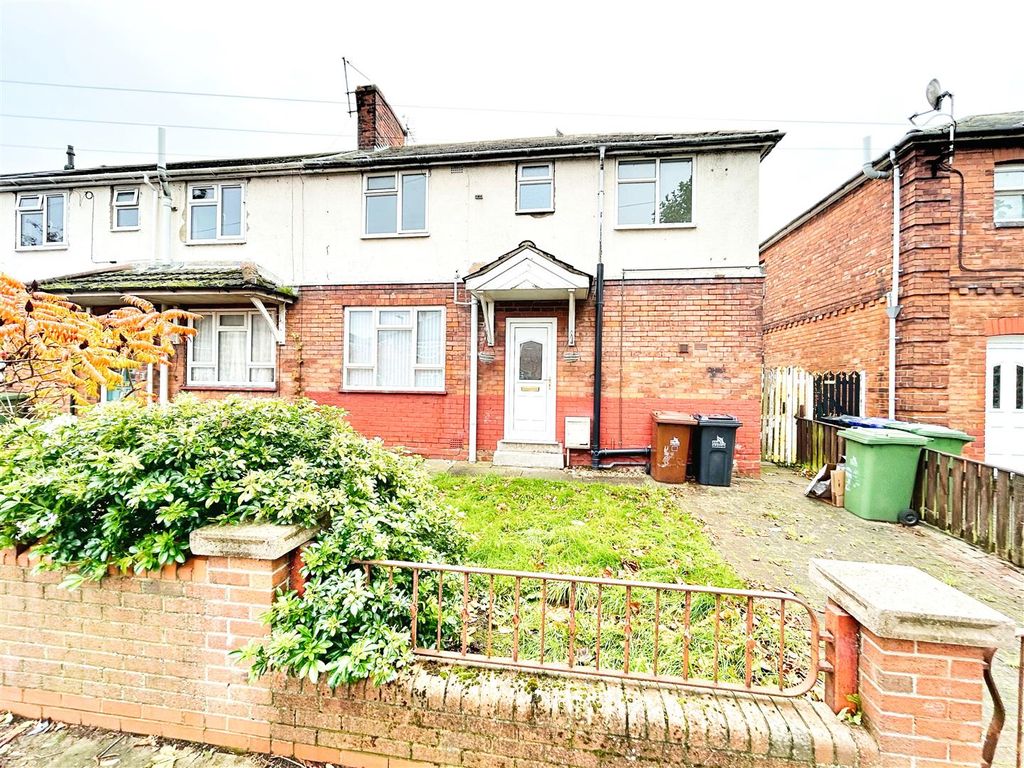 3 bed semidetached house to rent in Milton Road, Grimsby DN33, £695