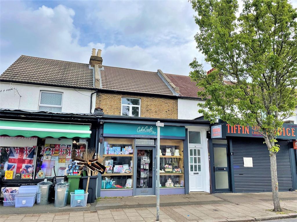 2 bed flat to rent in Chatterton Road, Bromley BR2, £1,450 pcm Zoopla