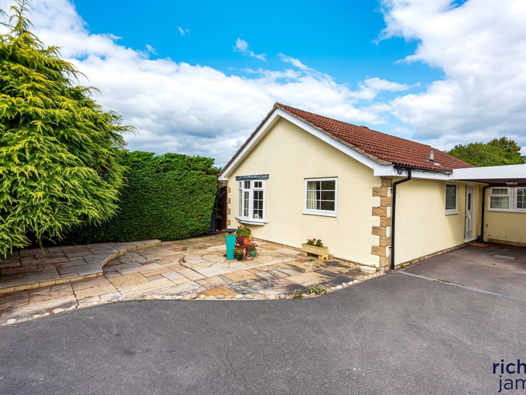 3 bed bungalow for sale in Alnwick, Toothill, Swindon SN5 Zoopla