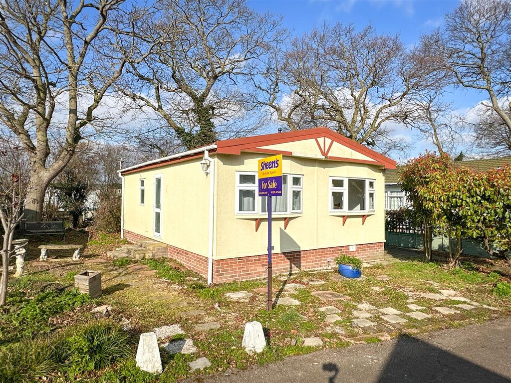 2 bed mobile/park home for sale in Sacketts Grove, Jaywick Lane