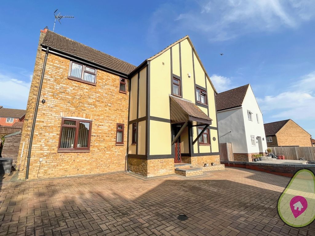 4 bed detached house for sale in Conifer Walk, Stevenage, Hertfordshire