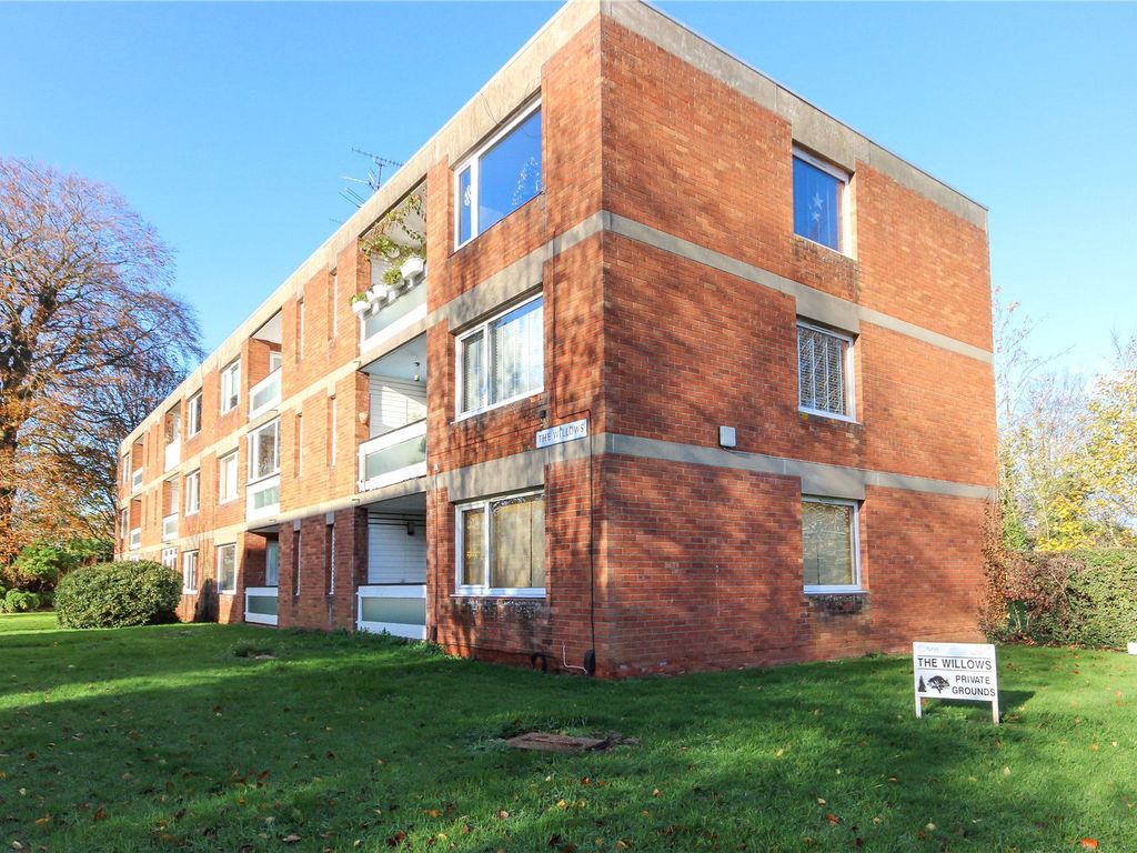 2 bed flat to rent in Marlborough Drive, Frenchay, Bristol BS16, £1,250