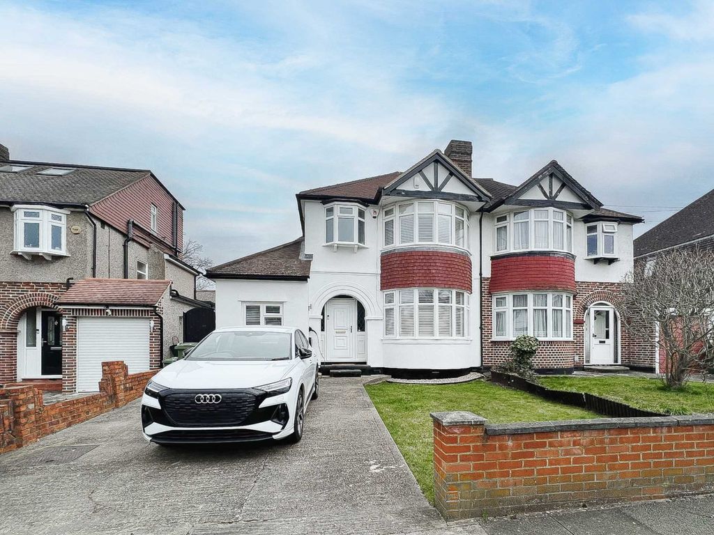 4 bed semidetached house to rent in Walsingham Gardens, Epsom KT19, £