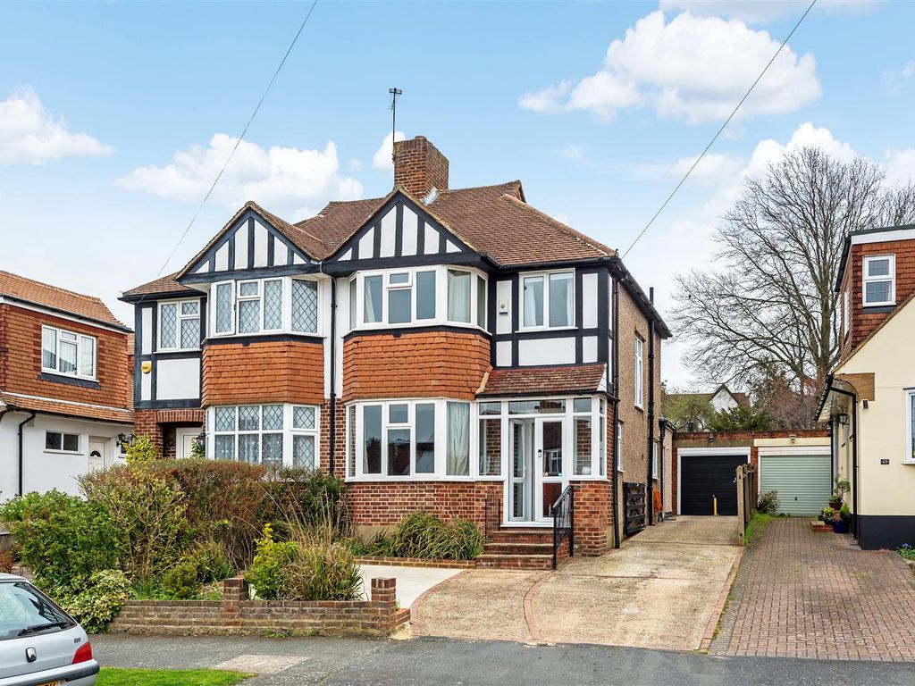 3 bed property for sale in Parklawn Avenue, Epsom KT18 Zoopla