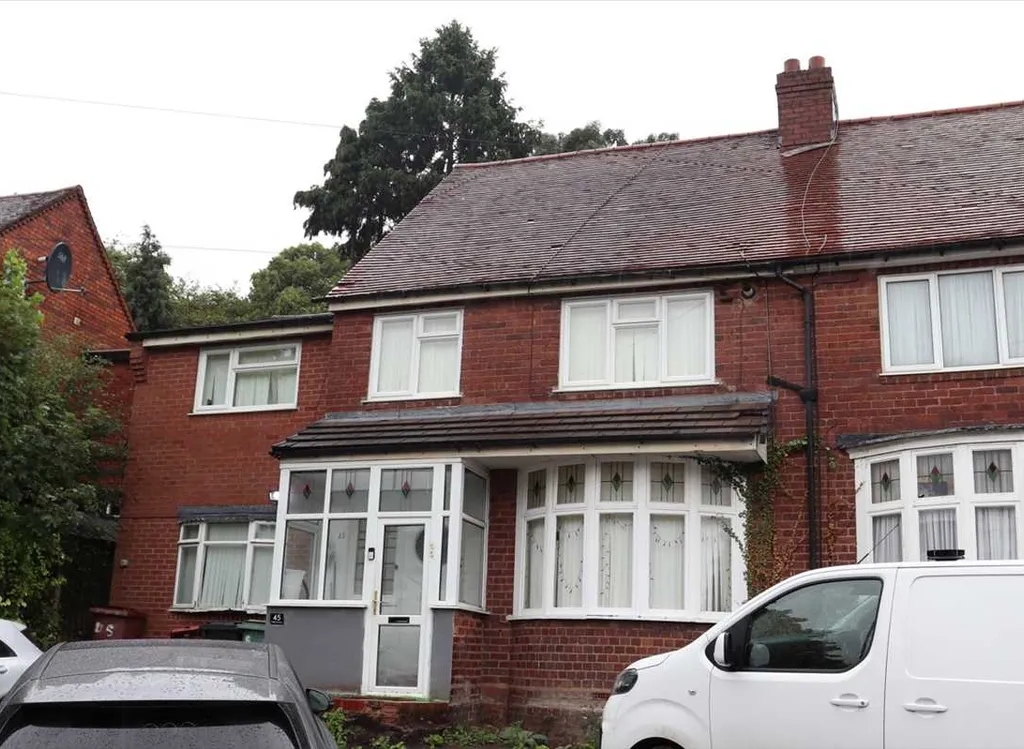 4 bed semidetached house to rent in Follyhouse Lane, Walsall WS1, £
