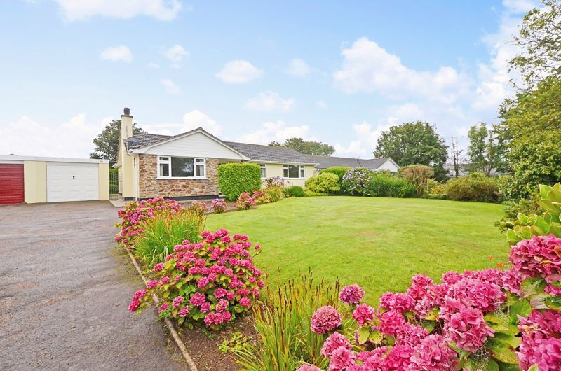 3 bed detached bungalow for sale in Tehidy Road, Camborne TR14, £