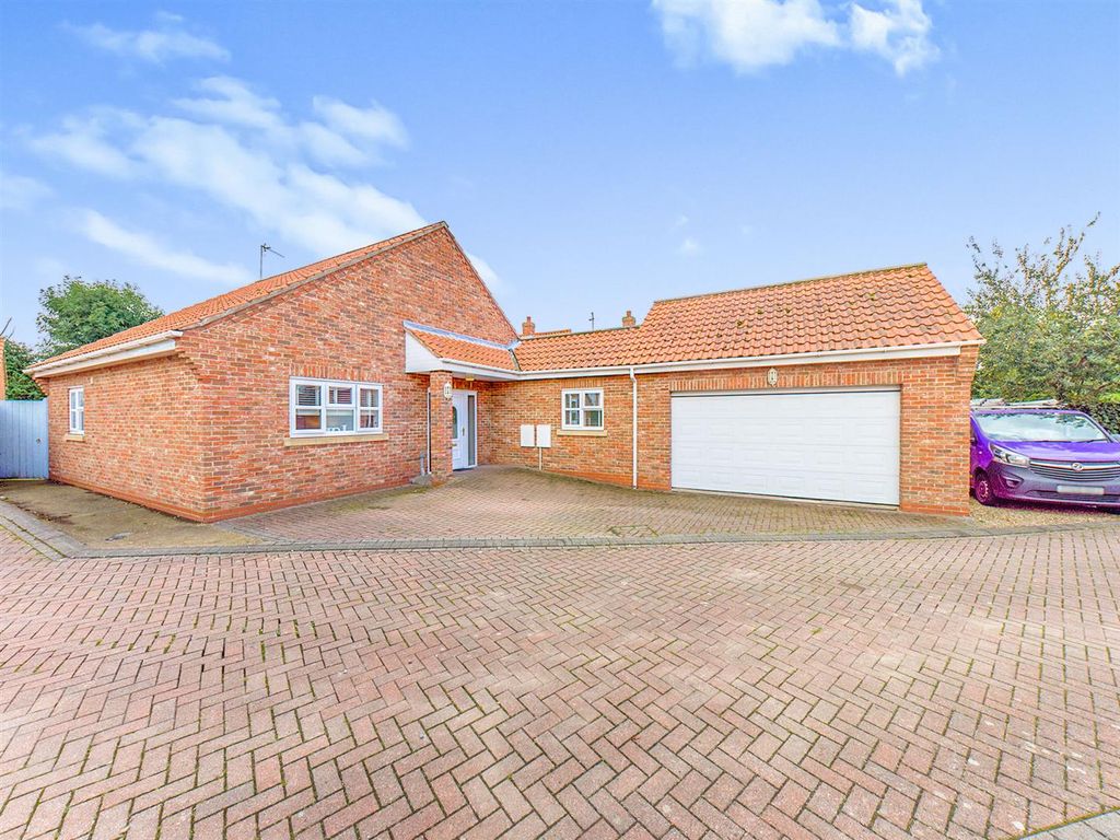 3 bed detached bungalow for sale in Blenheim Walk, Brandesburton