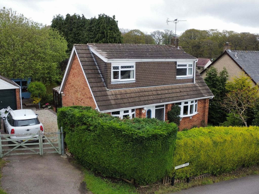 4 bed detached house for sale in Holly Lodge, Tylers Way, Yorkley