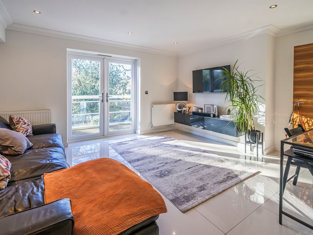 1 bed flat for sale in Townsend Gate, Berkhamsted HP4, £375,000 Zoopla