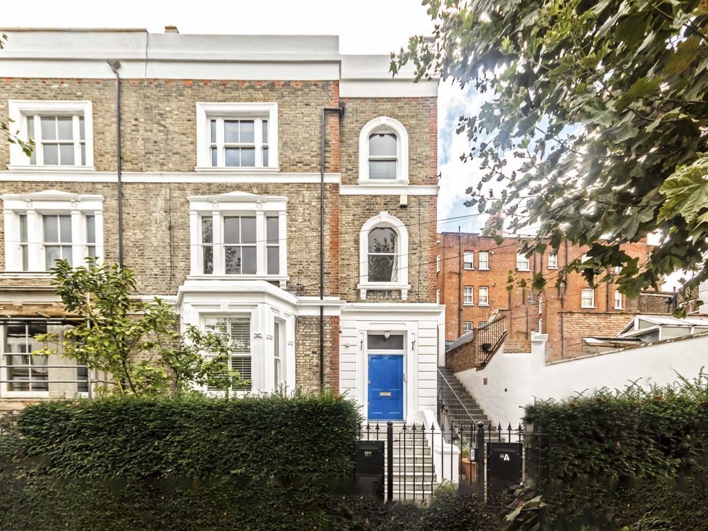 3 bed flat to rent in Barclay Road, London SW6, £2,999 pcm Zoopla