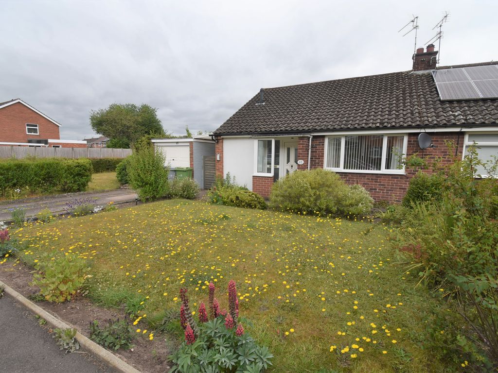 2 bed semidetached bungalow to rent in Harpur Crescent, Alsager, Stoke