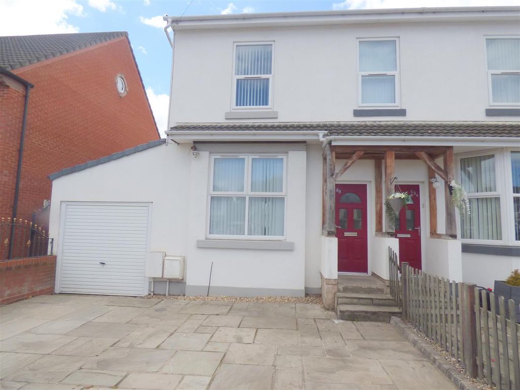 2 bed semidetached house to rent in Church Road, Huyton, Liverpool L36