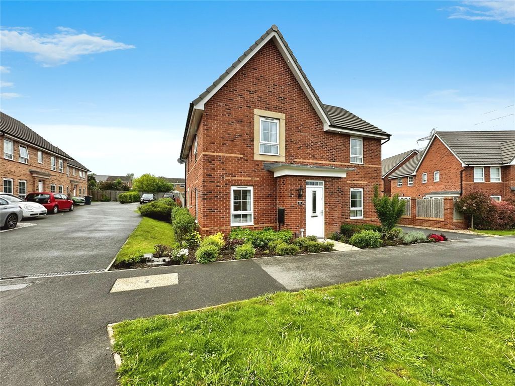 4 bed detached house for sale in Dearne Hall Lane, Barugh Green
