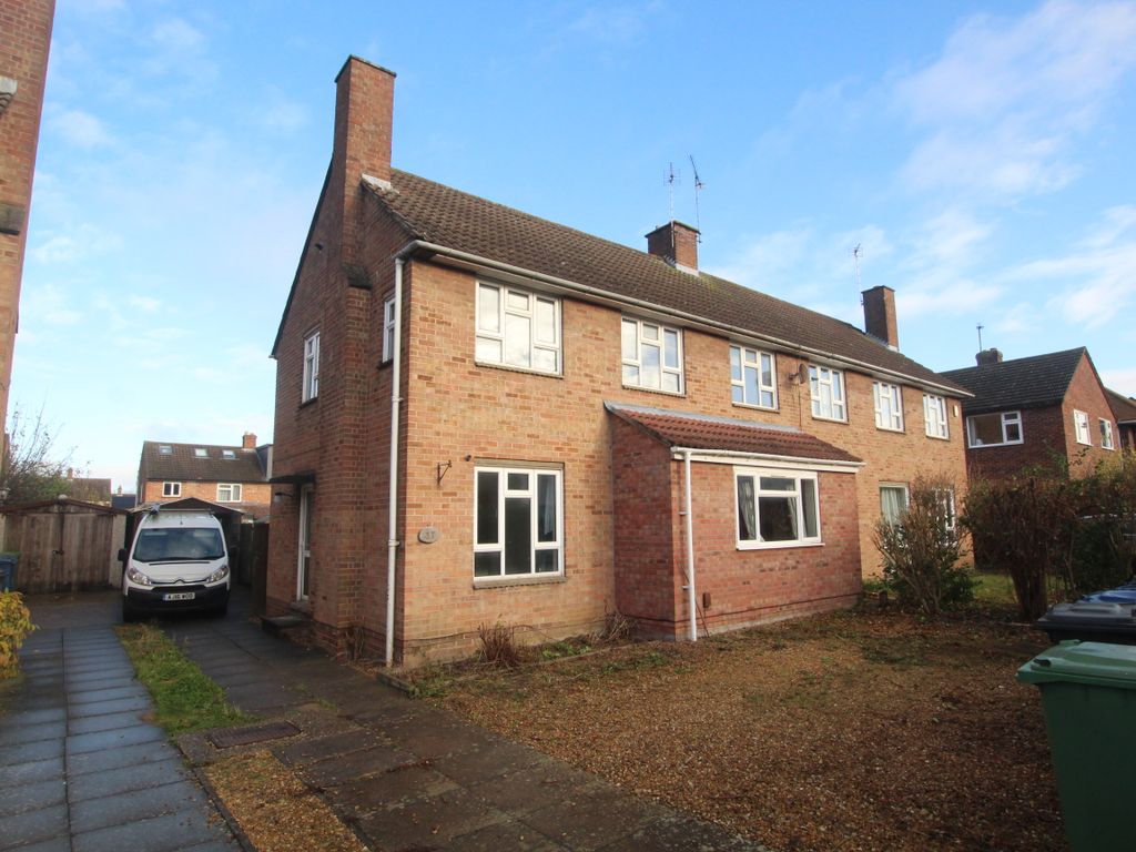 4 bed semidetached house to rent in Harding Way, Cambridge CB4, £2,000