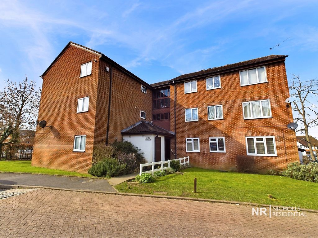 2 bed property for sale in Chessington Hall Gardens, Chessington