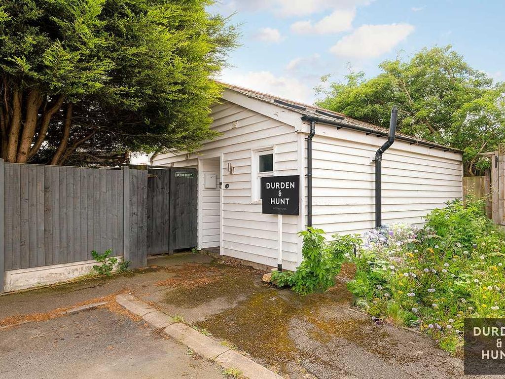 1 bed detached bungalow for sale in Orchard Way, Chigwell IG7 Zoopla