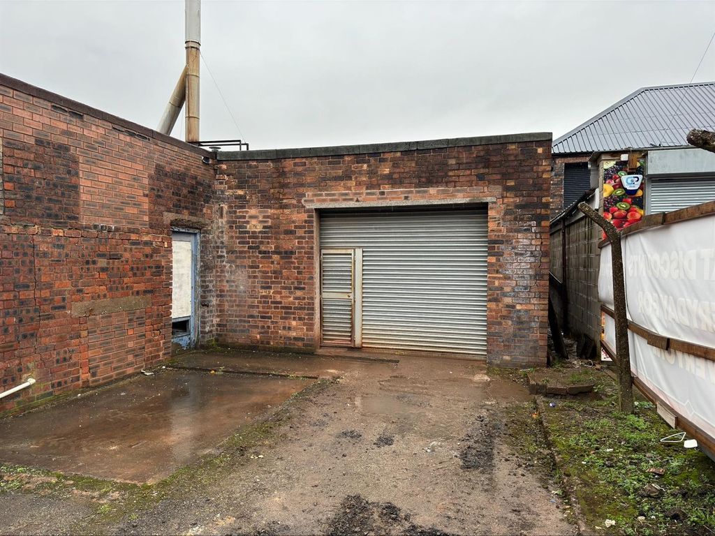 Light industrial to let in Sutherland Road, Longton, StokeOnTrent ST3
