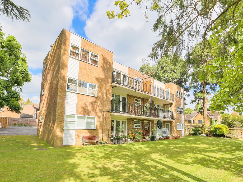 2 bed flat to rent in Ferndale, 50 Luton Road, Harpenden, Hertfordshire AL5, £1,400 pcm Zoopla