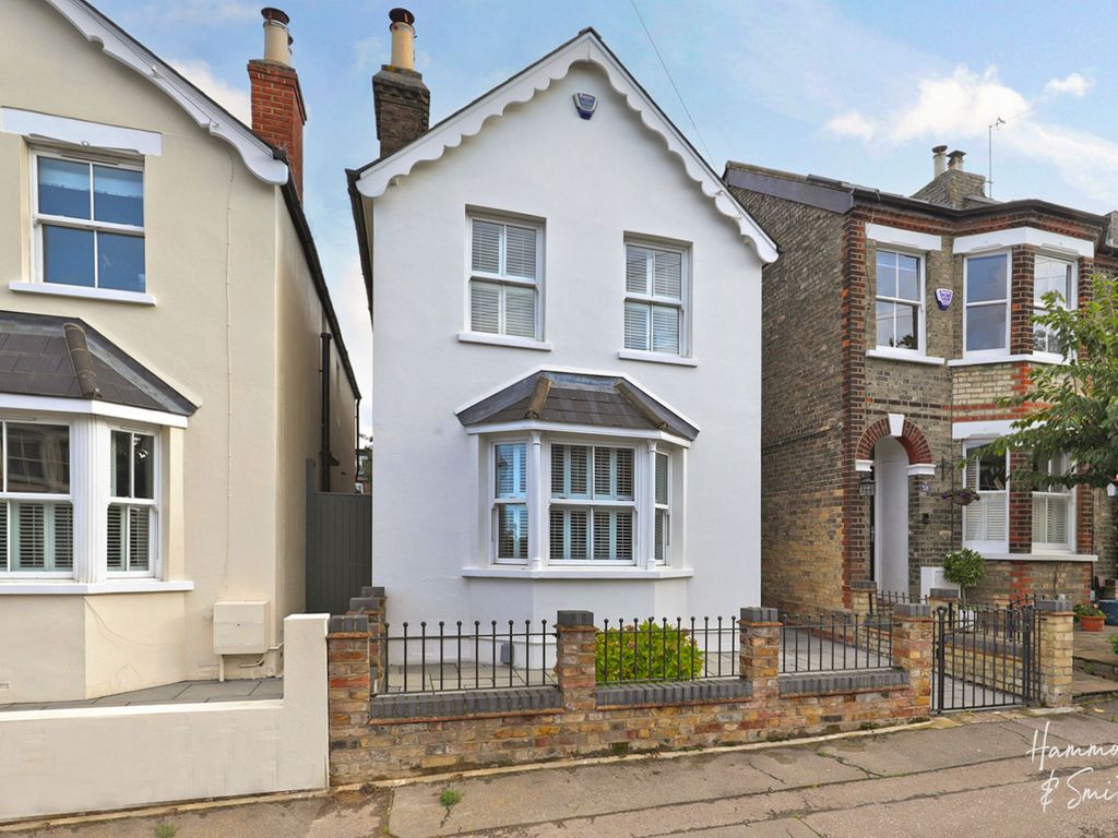3 bed detached house for sale in Chapel Road, Epping CM16, £800,000