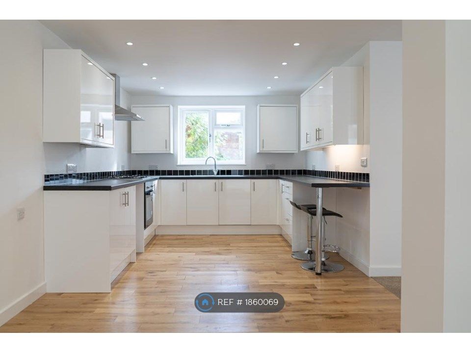 3 bed end terrace house to rent in Albion Place, South Molton EX36, £875 pcm Zoopla