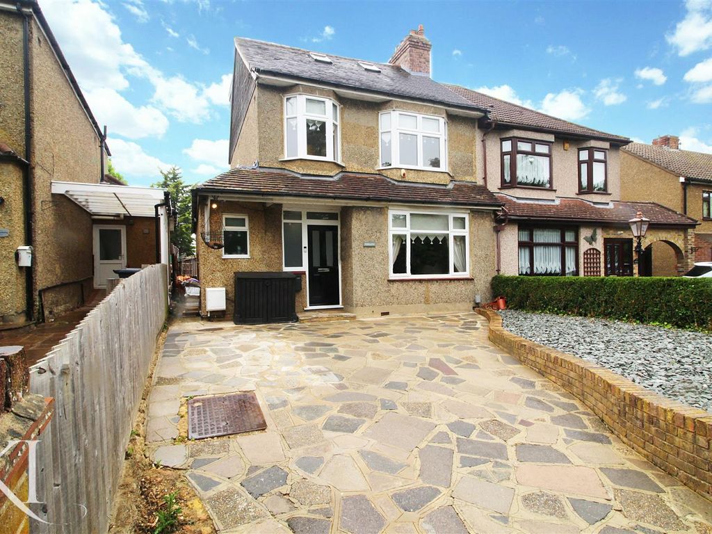 4 bed semidetached house for sale in Barrow Lane, Cheshunt, Waltham Cross EN7 Zoopla