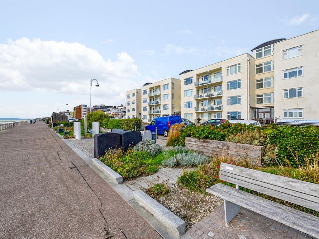 2 bed flat to rent in West Parade, BexhillOnSea TN39, £1,250 pcm Zoopla