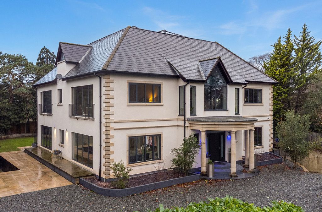 5 bed detached house for sale in Stoke Park Avenue Farnham Royal