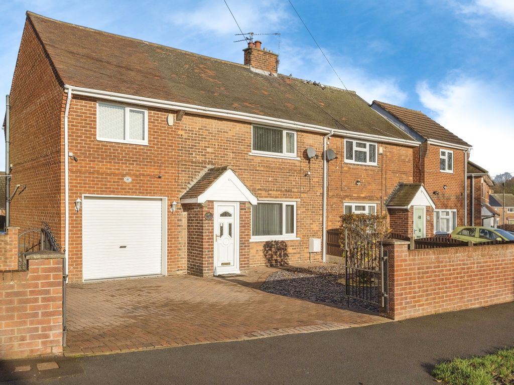 3 bed semidetached house for sale in Tait Avenue, Edlington, Doncaster