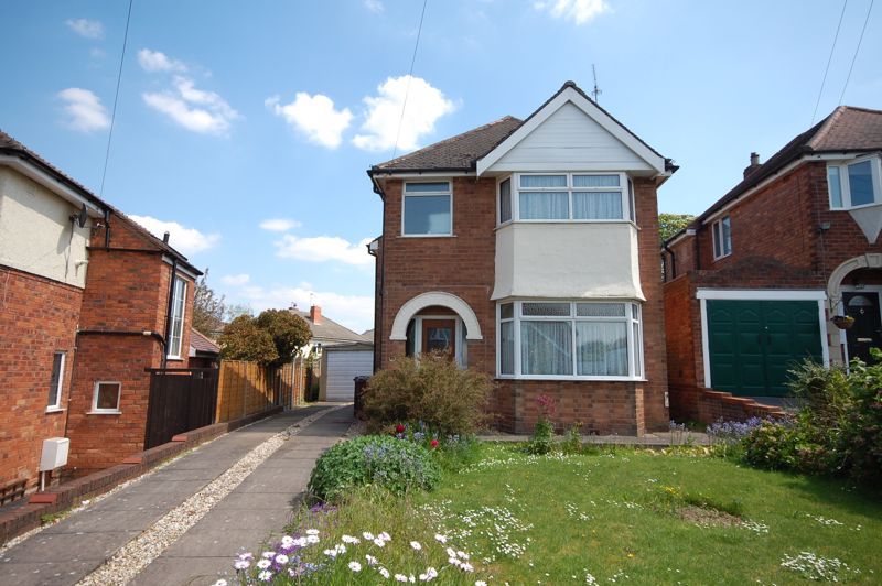 3 bed detached house for sale in The Avenue, Castlecroft, Wolverhampton