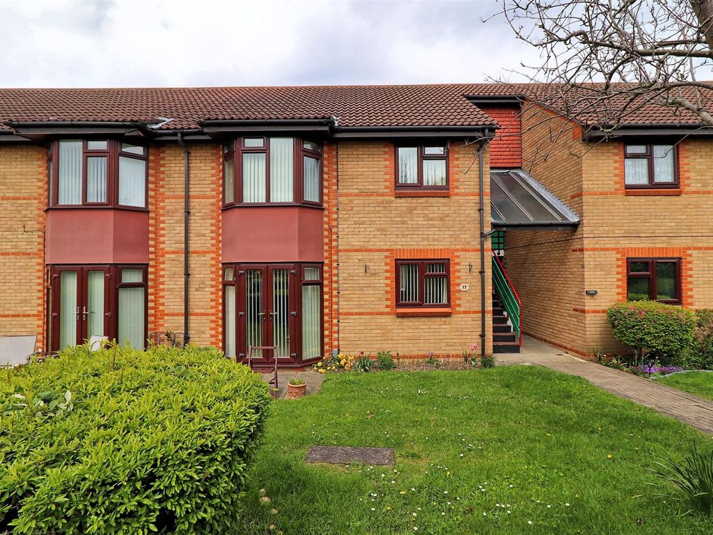 2 bed flat for sale in Brackendale Court, Pitsea, Basildon SS13 Zoopla