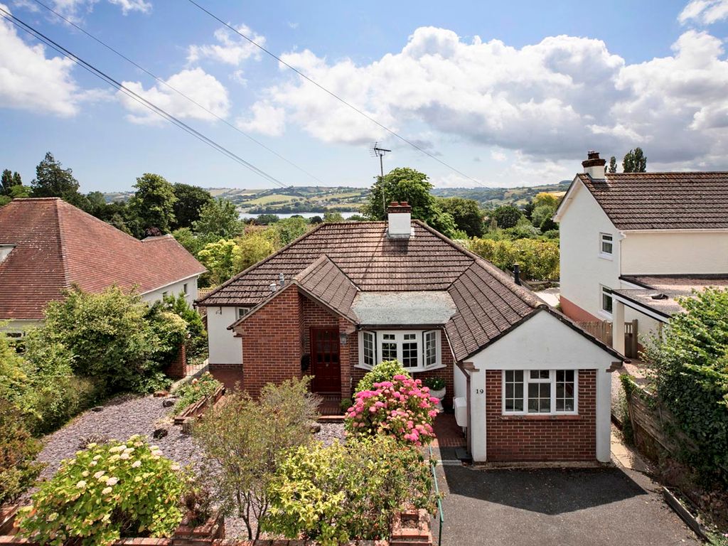 2 bed detached bungalow for sale in Cockhaven Road,