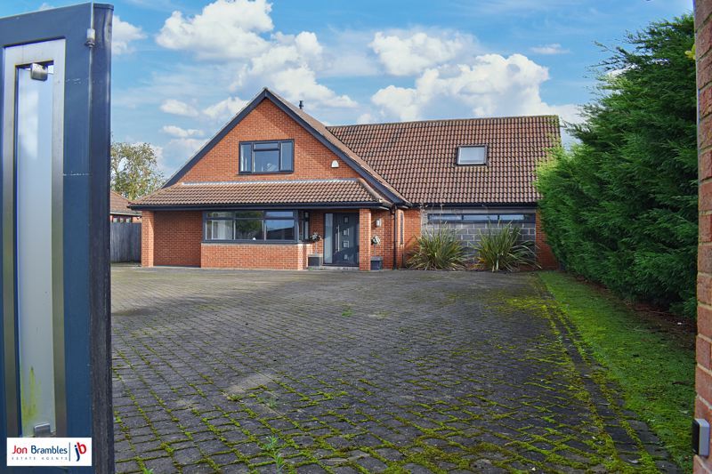 5 bed detached house for sale in Great North Road, South Muskham, Newark NG23, £425,000 Zoopla