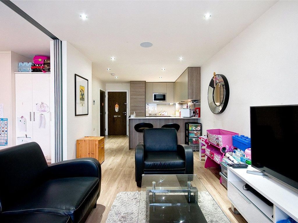 East Drive, London NW9  