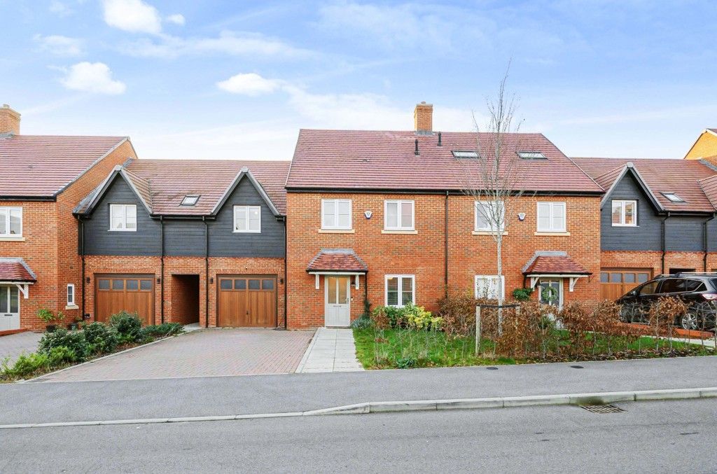 4 bed semidetached house for sale in Rosebay Crescent, Warfield