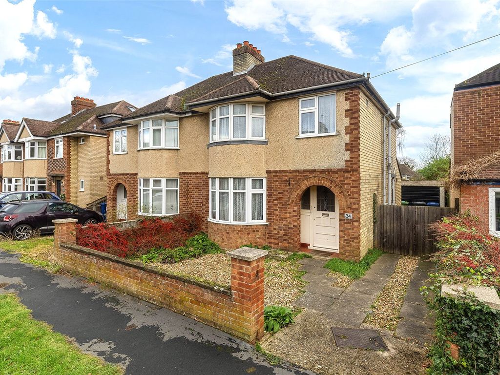3 bed semidetached house for sale in Woodlark Road, Cambridge