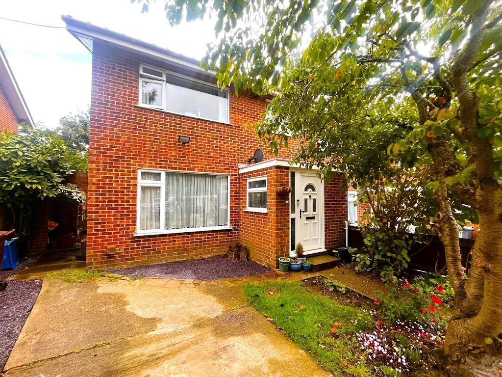 3 bed terraced house to rent in Bondfield Road, East Malling, West Malling ME19, £1,400 pcm Zoopla