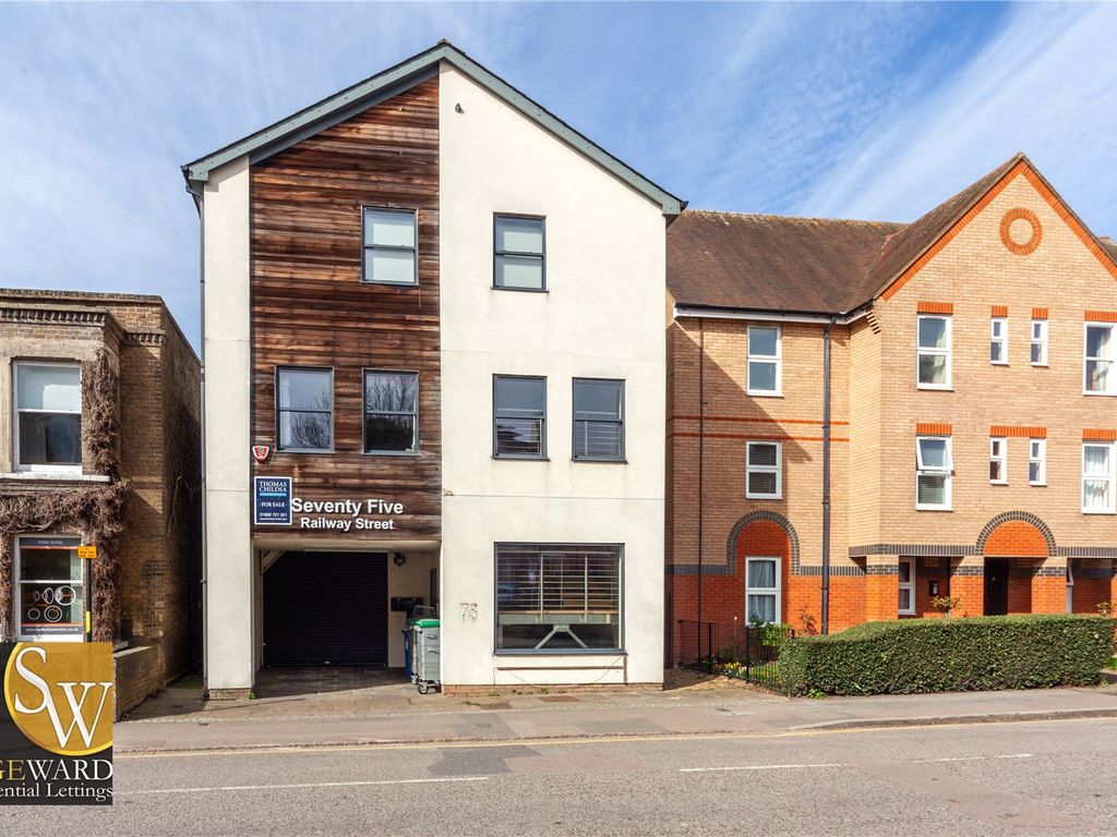 2 bed flat to rent in Railway Street, Hertford, Hertfordshire SG14, £