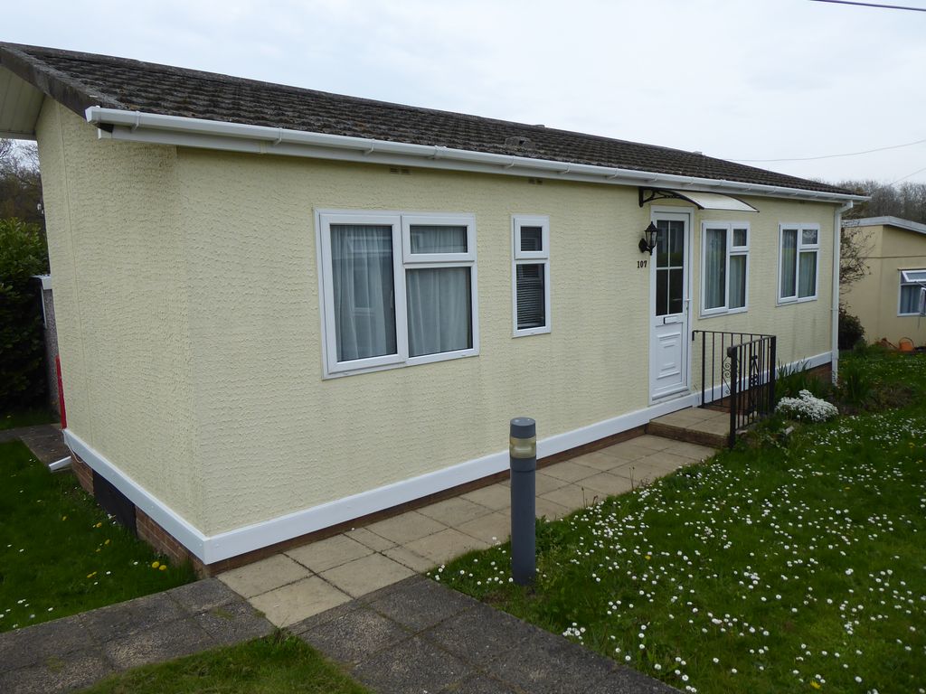 2 bed mobile/park home for sale in Temple Grove Park, Bakers Lane, West