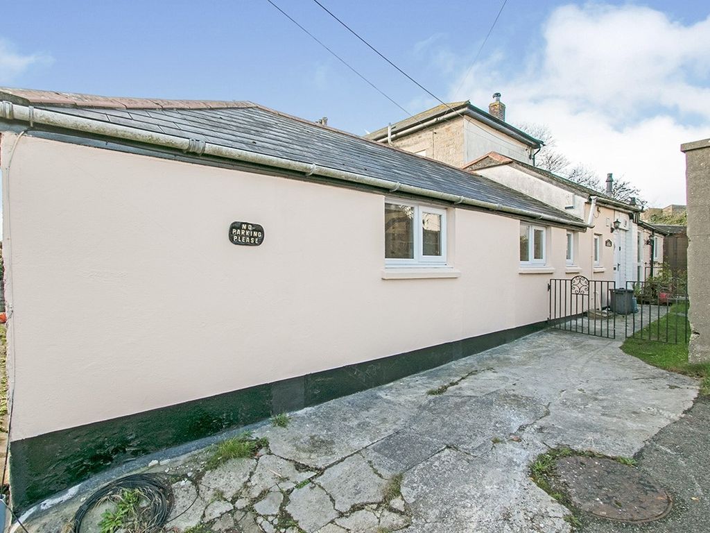 2 bed bungalow to rent in Penhallick, Carn Brea, Redruth, Cornwall TR15