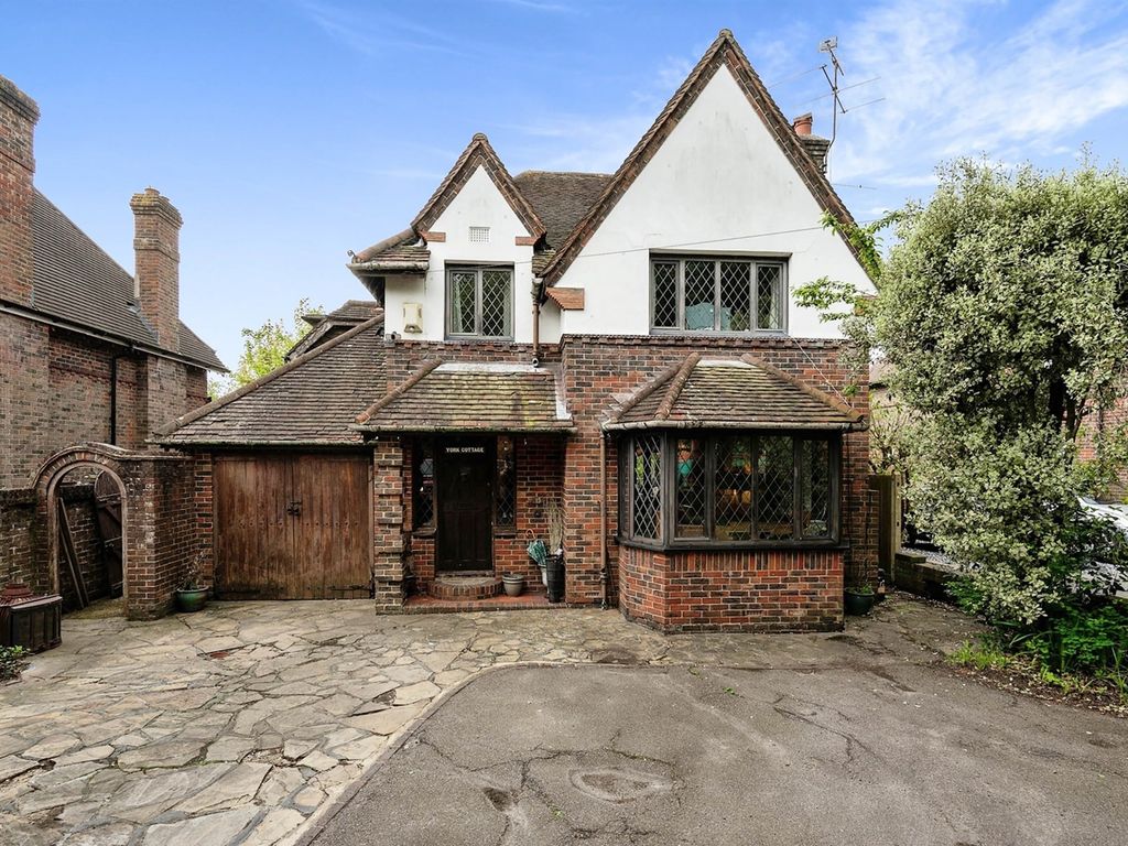 4 bed detached house for sale in Warren Road, Broadwater, Worthing BN14